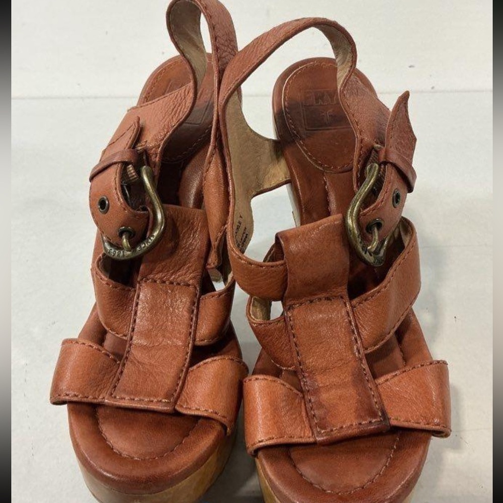 Women’s Fyre Tamara Brown Leather T-Strap Platform Sandals Size 6M